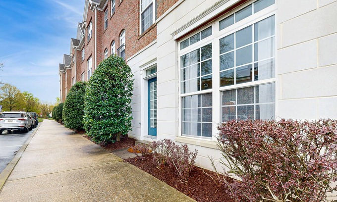 Villages of Five Points House | Village of Five Points townhouse with community pool, gym, and tennis access