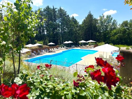 Vaison-la-Romaine Hotel | Village vacances Le Hameau des Oliviers
