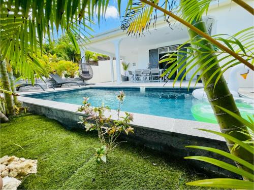 Le Moule Villa | Villas TROPICAL & EXOTIC, 6 chambres avec 2 piscines
