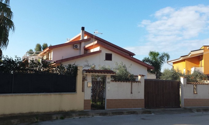 Sciacca Apartment | VILLAVENEZIA 2 apartment villa with garden by the sea Capo San Marco Sciacca