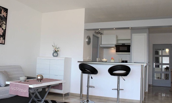 Villeneuve Loubet Beach Apartment | Villeneuve-Loubet: Air-conditioned apartment, 2 rooms, 4 sleeps, optional parking