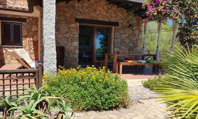 Monte Petrosu House | Villetta in Residence La Bouganville