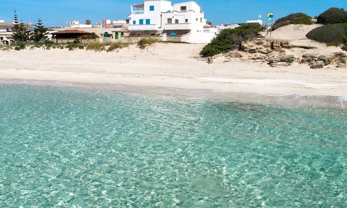 San Pietro in Bevagna Apartment | Villetta Playa De Mar by BarbarHouse