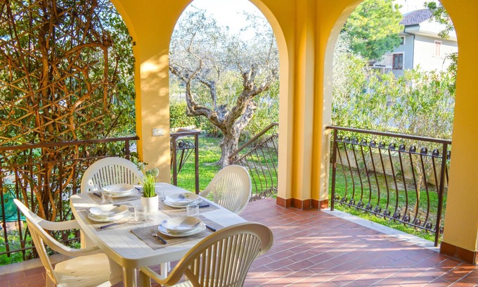 Foggetta Apartment | Villino Saranda - Three room apartment with private garden