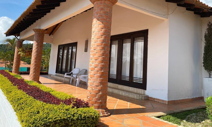 Calima Villa | Villla Celeste, 5 Minutes From Lake Calima