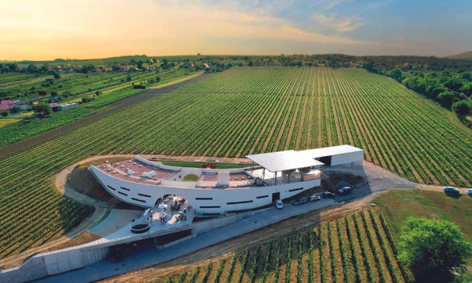 Vrable Hotel | Vinárstvo Predium Vráble