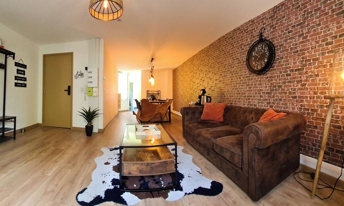 Charleville-Mezieres Apartment | Vintage apartment in Rimbaud