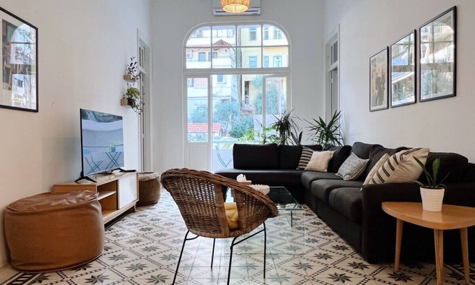 Beirut Apartment | Vintage Apt 4BR MarMikhael w24/7power