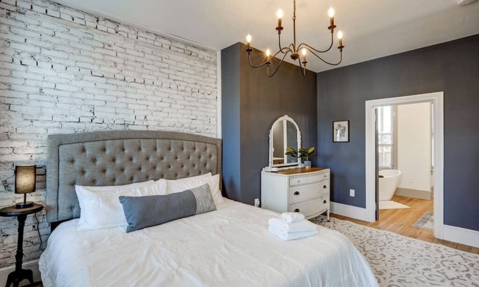 Columbia House | Vintage Charm on Chestnut in the heart of Columbia