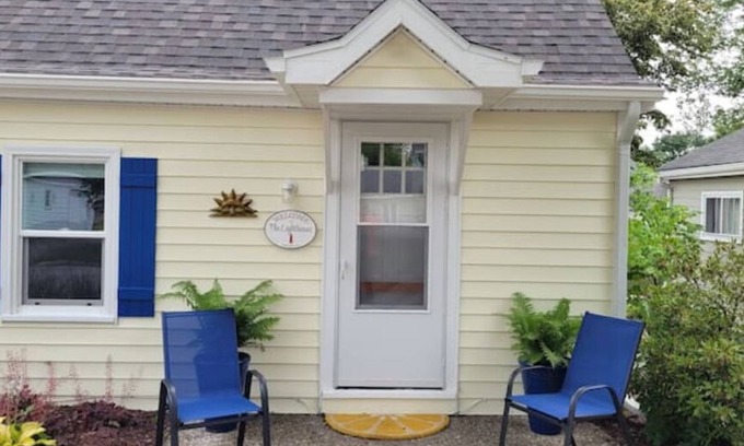Ludington Cottage | Vintage Cozy Cottage 2 Blocks from Ludington Beach