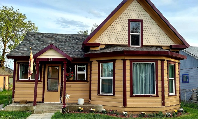St. Anthony House | Vintage Cozy Family Home close to Yellowstone & Grand Teton National Parks, BYUI