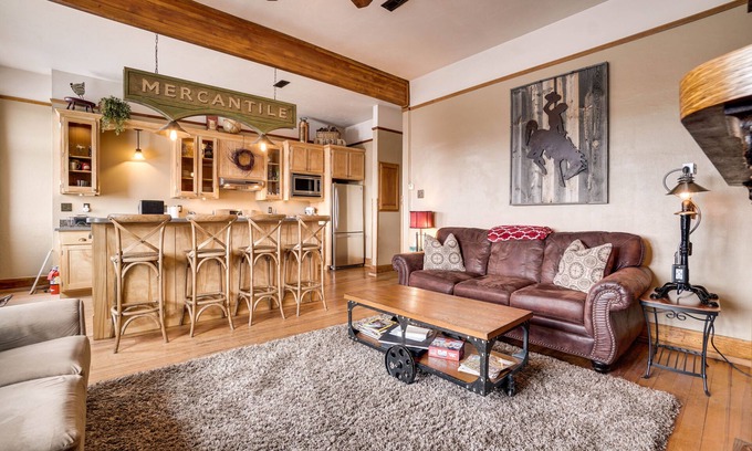 Laramie Apartment | Vintage Downtown Laramie Apartment w/Deck!