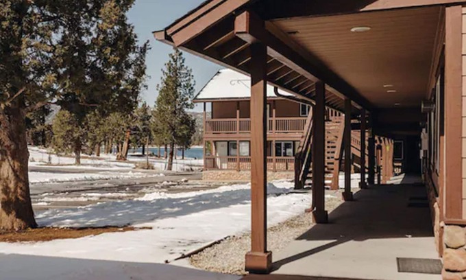 Big Bear Lake Hotel | Vintage Lakeside Inn