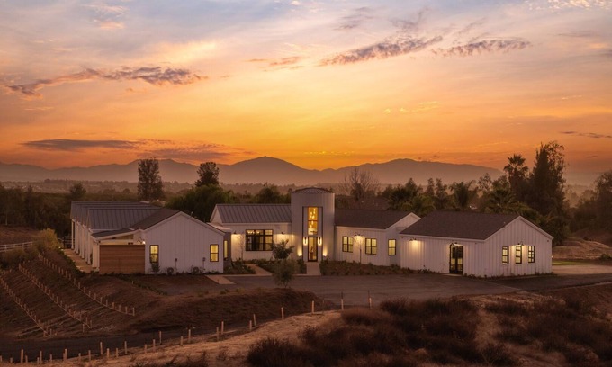 Temecula House | Vintner's Village | California-Chic Wine Estate