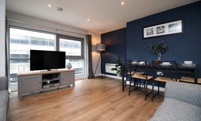 Swindon Apartment | Violet's Corner: Luxury Swindon Town Apartment: