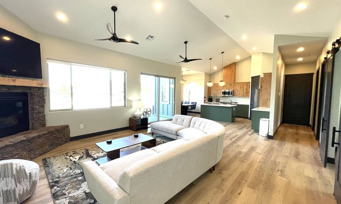 Williams House | VIP Luxury Mountain Retreat