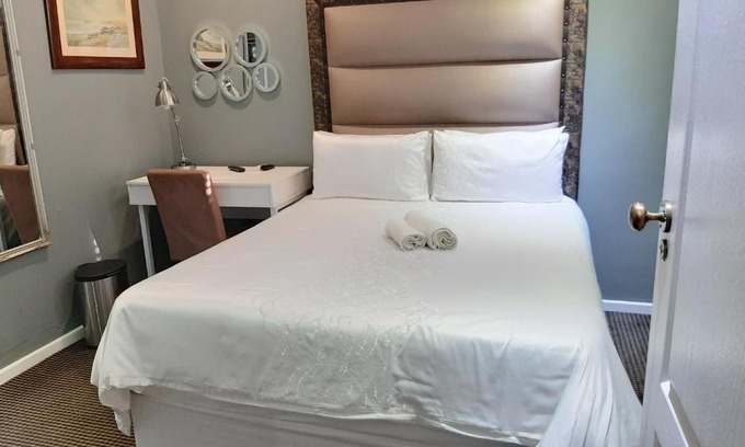 Quigney Beach House | VIRGINIA TOWNHOUSE