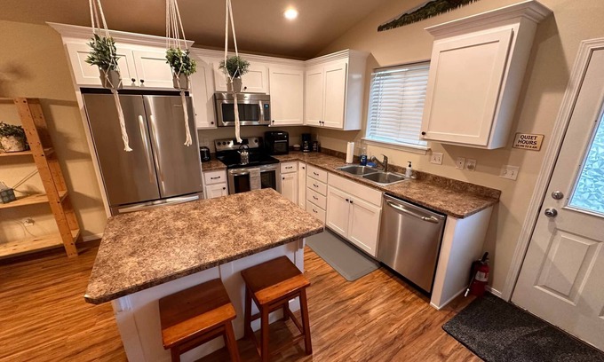 Prineville House | Visit Rip’s Cabin in the Heart of Prineville