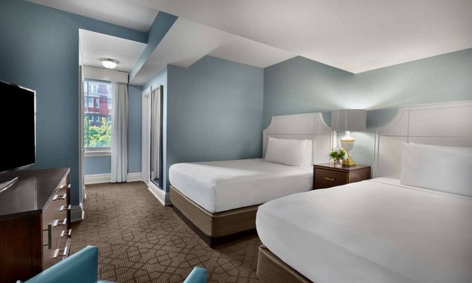 Central West End Hotel | Visit the Cahokia Mounds State Historic Site! With Parking, Pool, and Cinema!