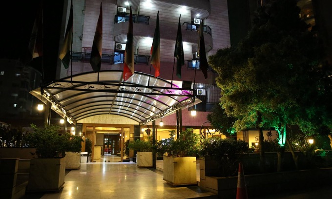 Haret Sakher Hotel | Vista Del Mar Hotel