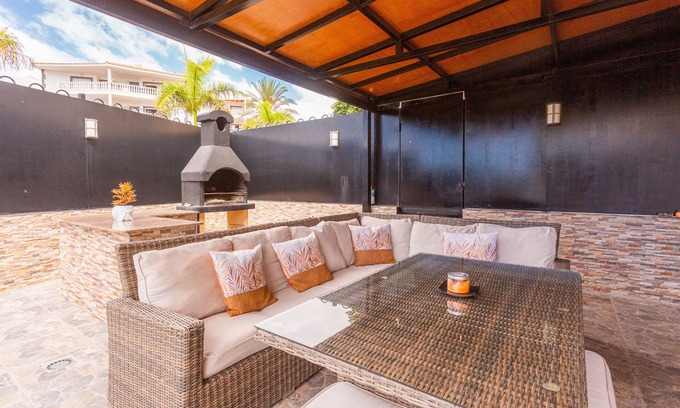 Los Cristianos Villa | Vista Hermosa, 3 -4 bed villa with private heated pool and wi-fi