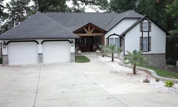 Gainesville House | Vista Lanier