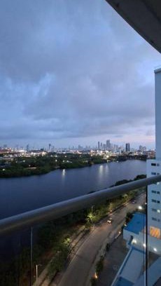 El Cabrero Apartment | Vista panorámica desde el piso 12 Cerca al Centro Histórico y la playa