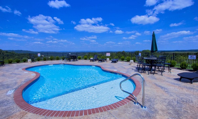 Fieldstone Bluffs Villa | Vista - Sleeps 6-10 4 Bedroom Villa by RedAwning