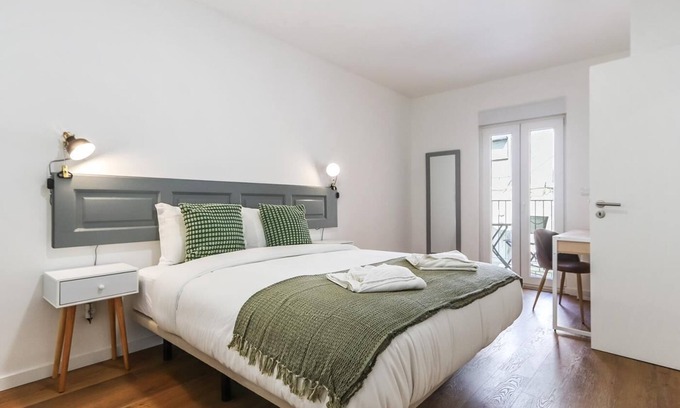 Santo Condestavel Apartment | Vita Portucale | Campo de Ourique River View 1D