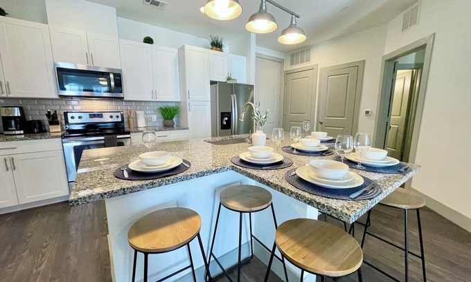 Addison Apartment | Vitruvian Park, North Dallas 2BR