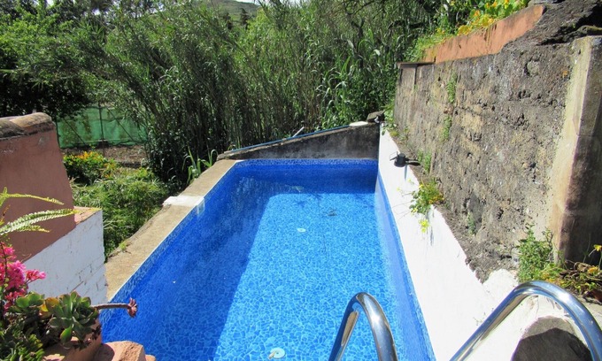 La Solana Cottage | Vivelorural: Alpendre de Ayala, piscina y jardín