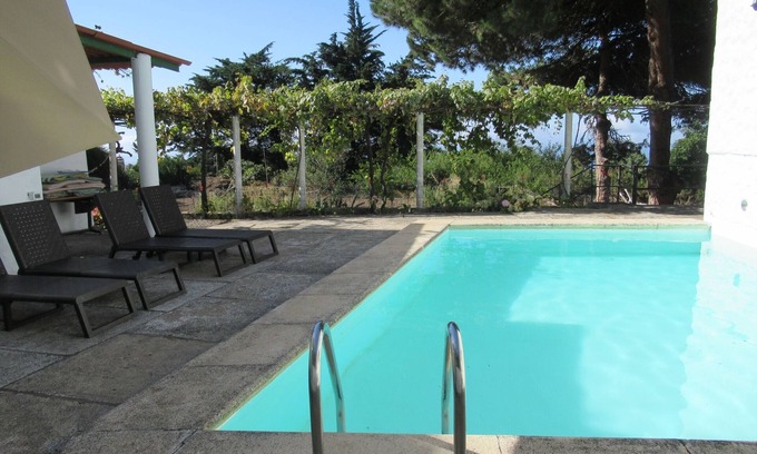 Los Portales Villa | Vivelorural casa en Arucas para grupos con piscina