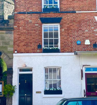 Castle Donington Apartment | Vivians rooftop apartments