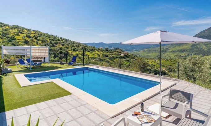 El Gastor Villa | Vivienda Rural Villa Madrid Alcazar El Gastor by Ruralidays