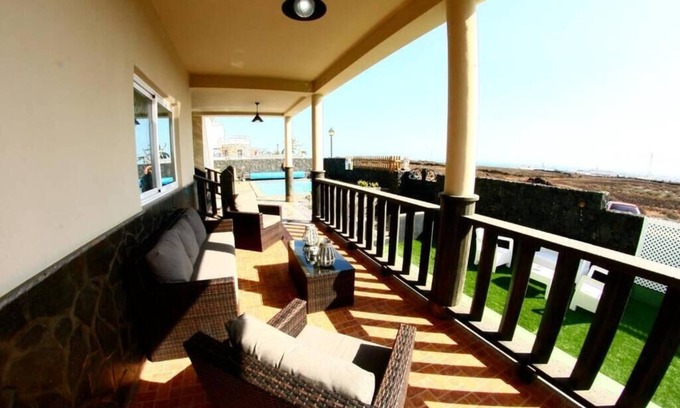 Teguise Ski Chalet | Vivienda Vacacional en Lanzarote, Siéntete en tu Hogar