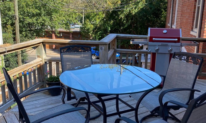 Museum District House | VMFA Carytown Keyless Coffee & Treats Queen Bedrooms Generous Deck