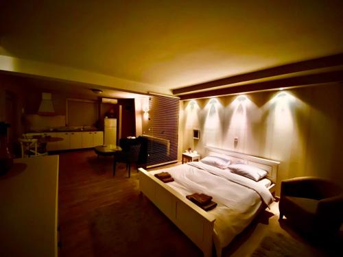 Stip Apartment | VNVP Black Amber