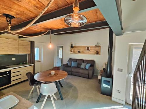 Volterra Apartment | Volaterrae Deluxe Loft with garden