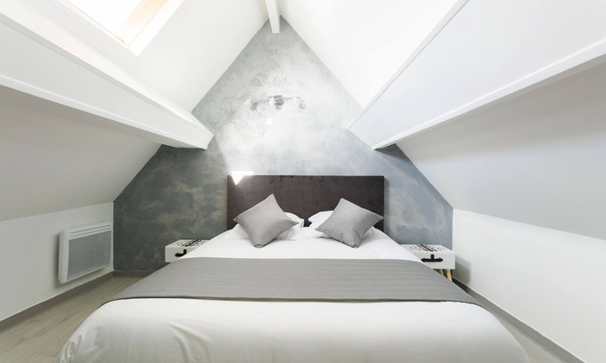 Roissy-en-France Apartment | Voyage-Apartment-Luxury-Private Bathroom-City view