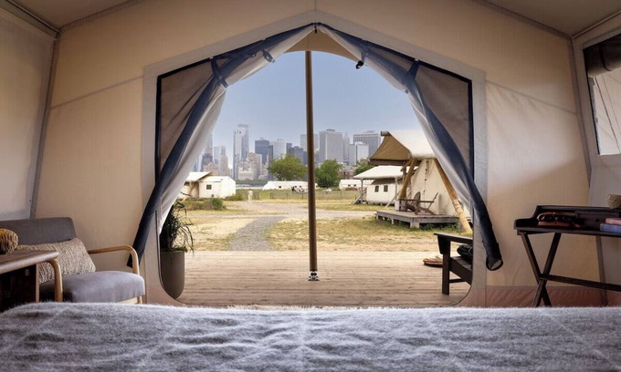 Manhattan Hotel | Voyager Waterfront King Tent | Collective | NYC Skyline + Harbor View