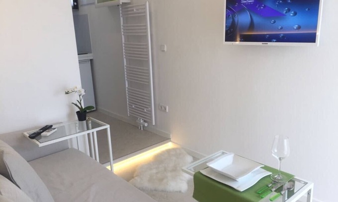 Hitdorf House | W-Lan, kitchenette, bathroom, shower, sofa bed, smart TV
