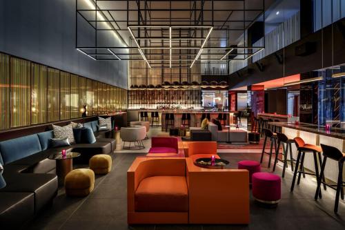 International District Hotel | W Montreal
