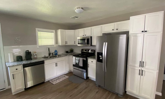 North Waco House | Waco’s Jacuzzi House