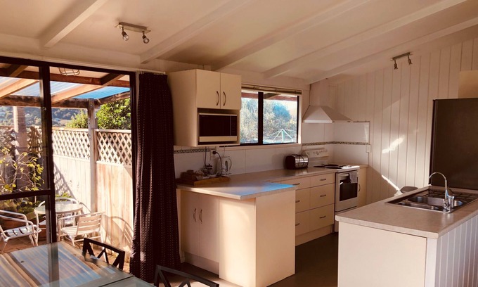 Ostend Hotel | Waiheke Island Motel