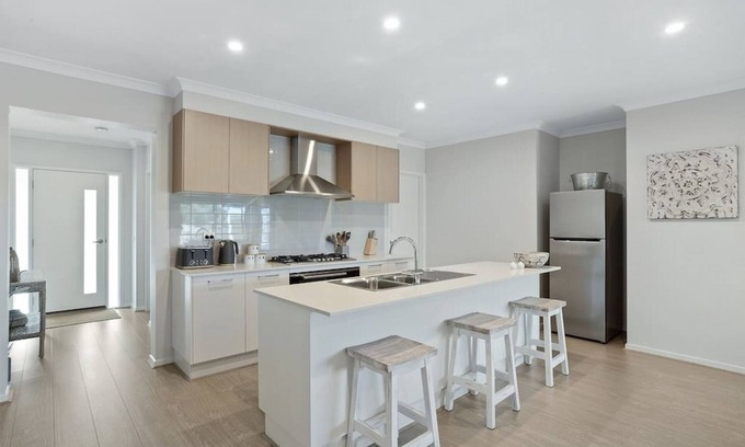 Cowes House | Wait 'N' Sea by Ready Set Stay - WIFI & Table Tennis