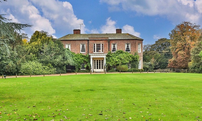 Alkborough House | Walcot Hall by Interhome
