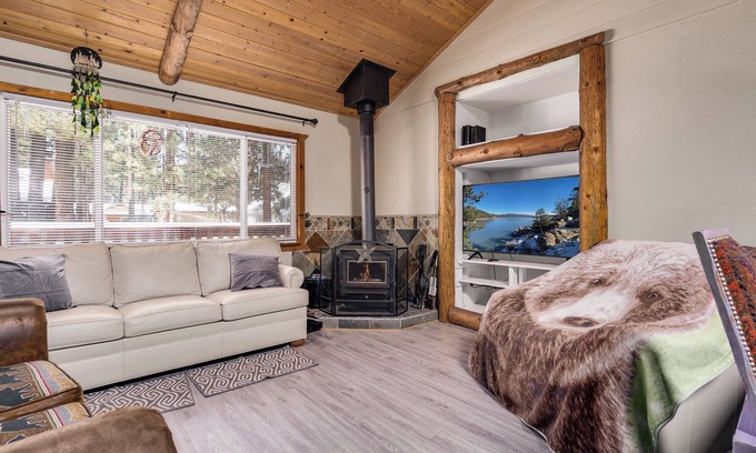 Big Bear City Cabin | Walk 2 Lake, Oktoberfest, Dining & Shops, King Bed, 55" TVs+Fenced Yard 4 Pets