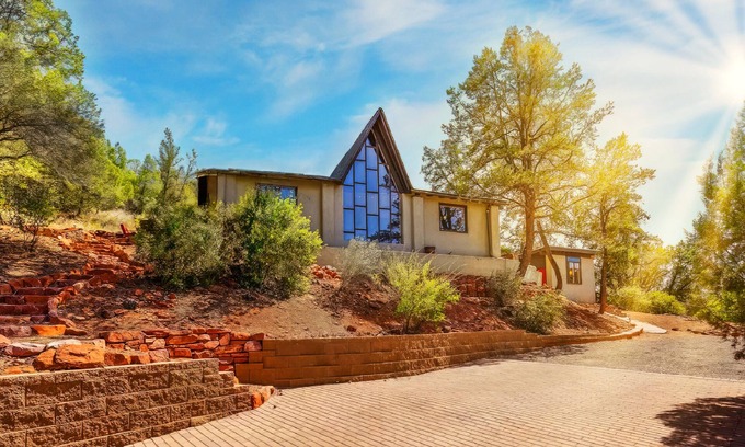 West Sedona House | Walk 2 Trails! Pet Friendly! Stunning Views!