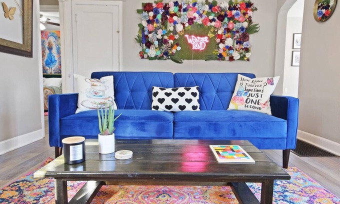 Columbia Apartment | Walk Downtown From Wonderland!