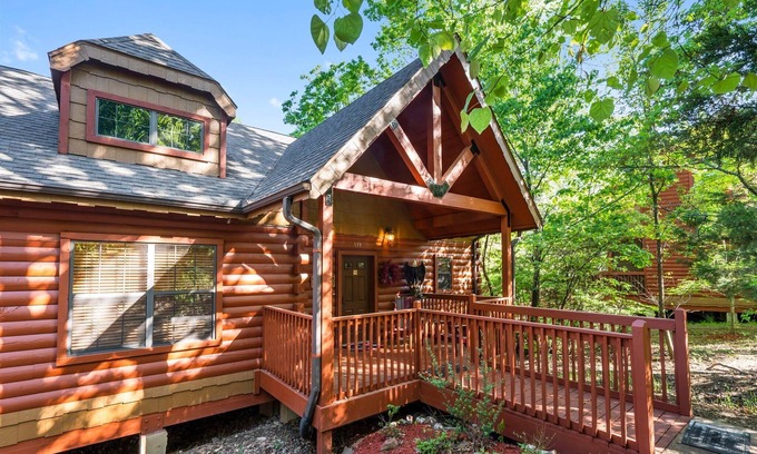 Branson Theater District Cabin | Walk-In Comfort Branson Attractions Nearby Golf/Ticket Discounts!